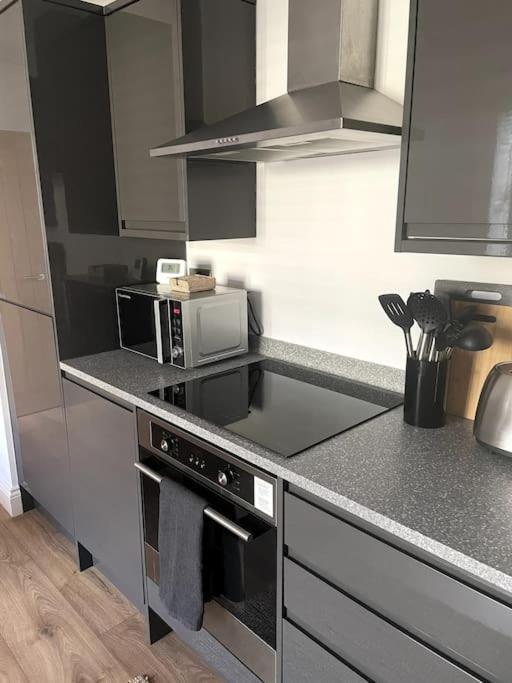 Apartament Abergavenny Center 2-Bed Flat Zewnętrze zdjęcie